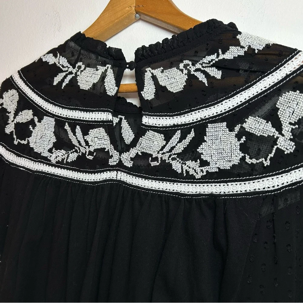 Maeve Anthropologie Women's Bouse Medium Petites Black Winona Lace Puff Sleeve